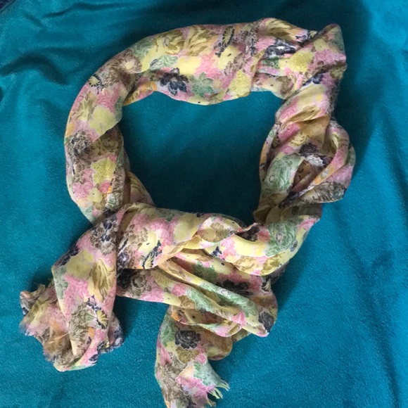 Scarfs - Picture 4 of 8